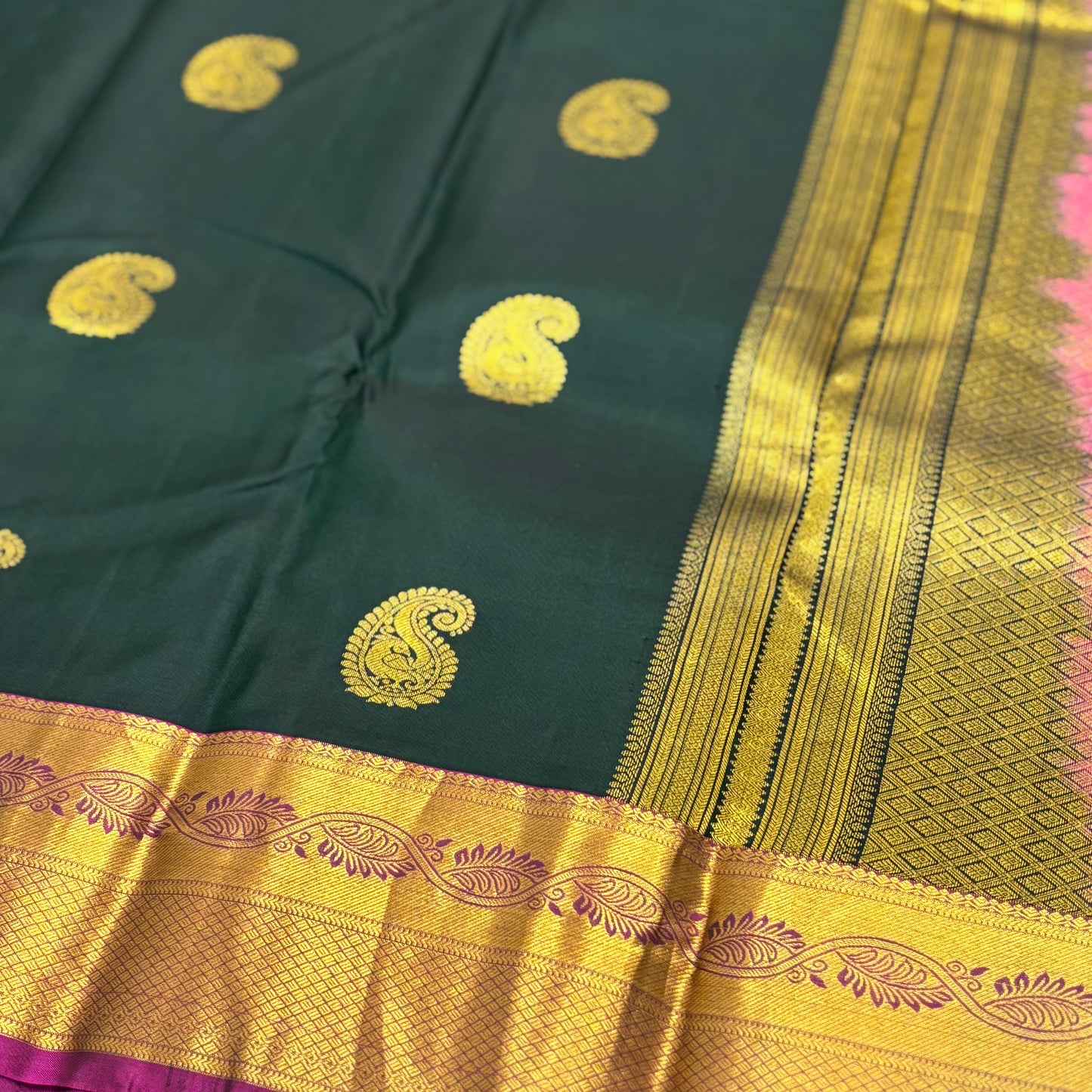 Elegant Bottle Green and Magenta Kanchipuram Silk Saree