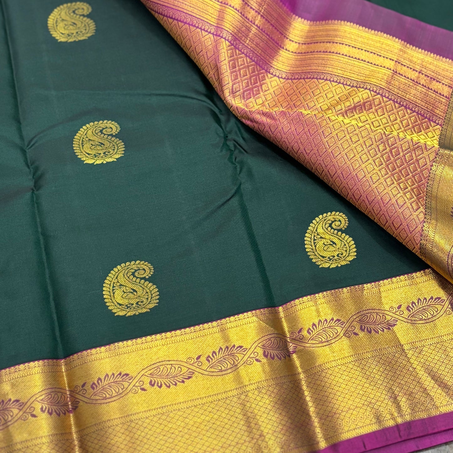 Elegant Bottle Green and Magenta Kanchipuram Silk Saree