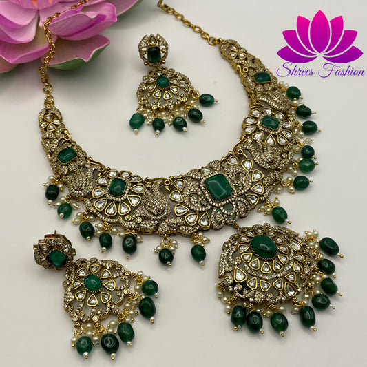 Emerald Enchantment: Victorian-Inspired Green Stone Necklace