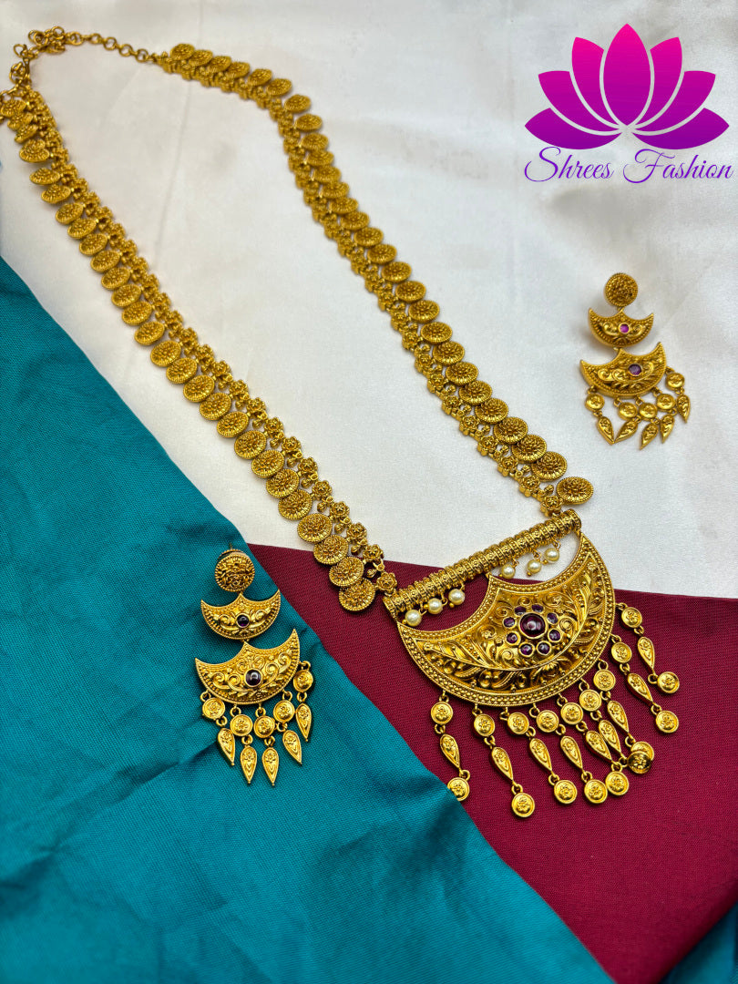 Elegance in Gold: Kasu Mala Set with Chandbali Pendant & Earrings