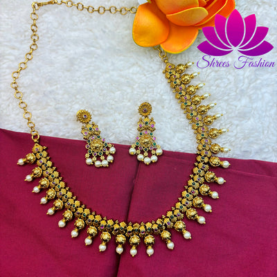 Matte Gold Finish Necklace with Beautiful Pearls