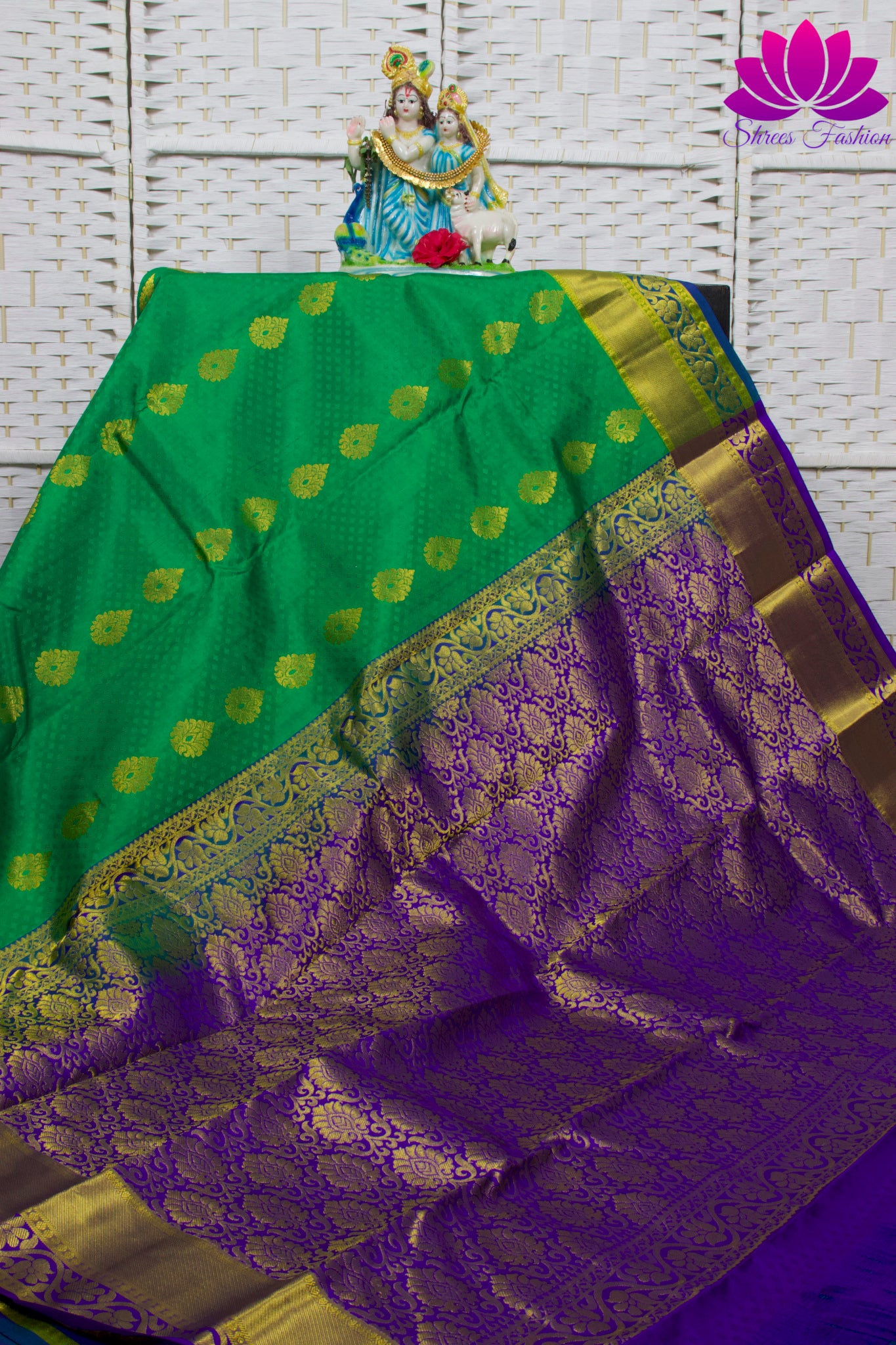 Exquisite Green Kanchipuram Silk Saree with Indigo Pallu - Pure Silk (With Silk Mark Certificate) - Shrees  Fashion Australia