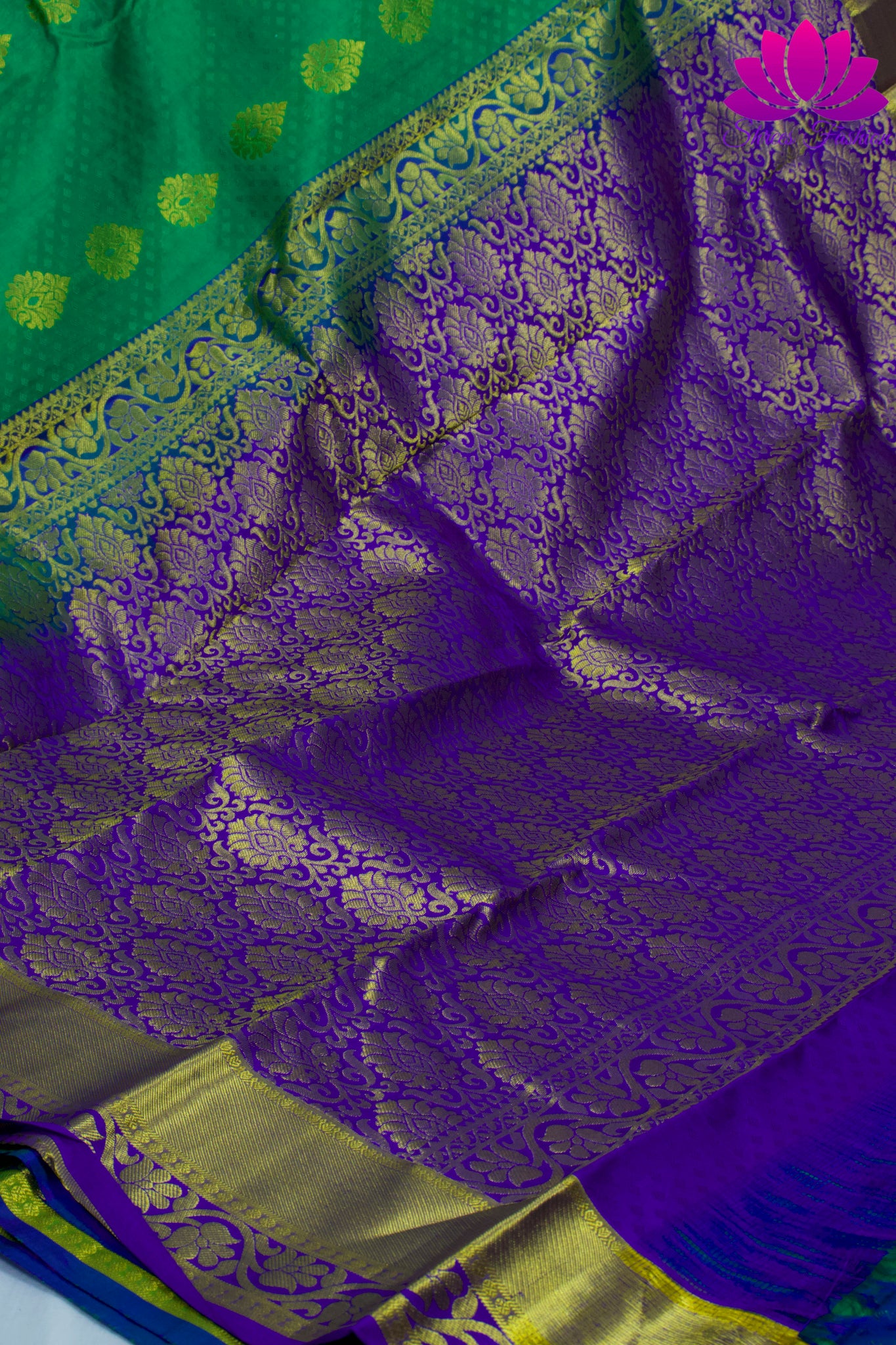 Exquisite Green Kanchipuram Silk Saree with Indigo Pallu - Pure Silk (With Silk Mark Certificate) - Shrees  Fashion Australia